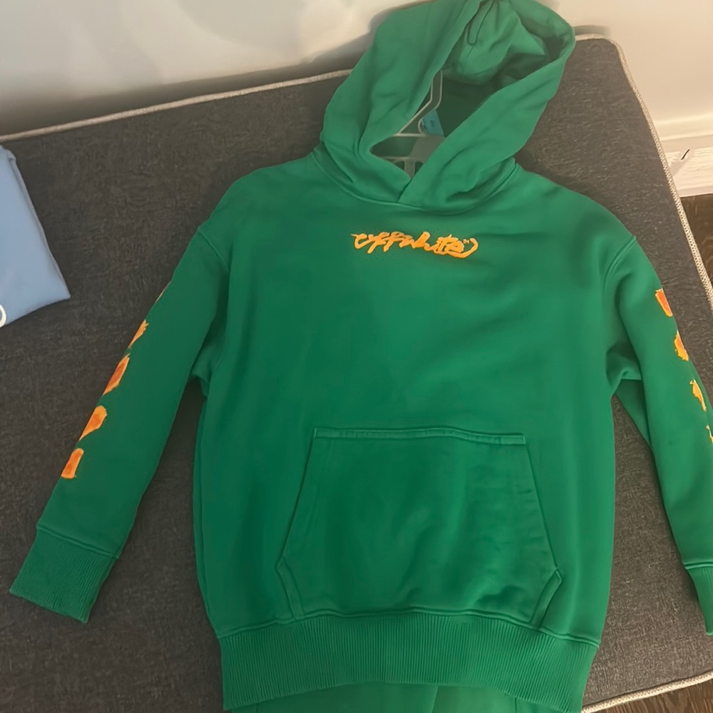 Off white size 4t green orange gently used. smoke free,Odor free selling as set!